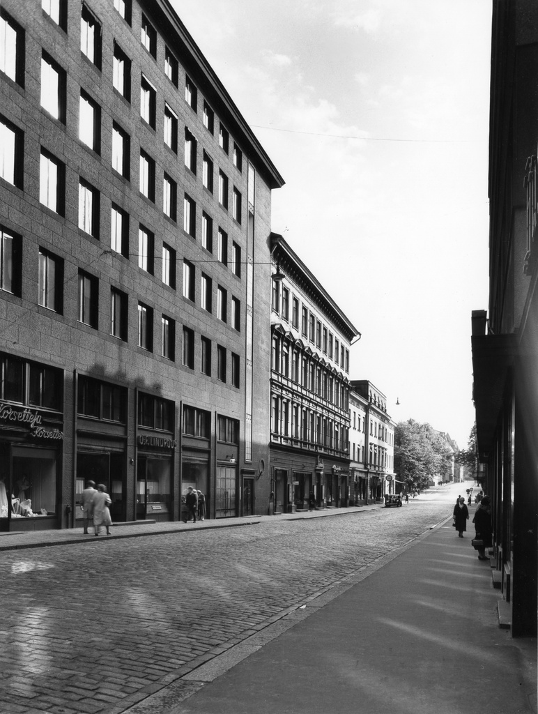Fabianinkatu 31, 29, 27.