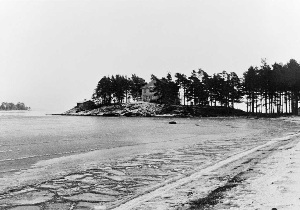 Vuosaari, Kallvik. Schroderuksen huvila Talludden.