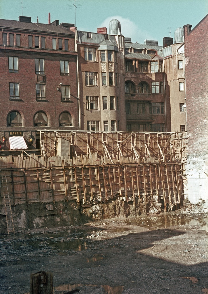 Rakennustyömaa, Kalevankatu 12. Taustalla on Kalevankatu 13, 11.
