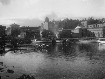 Pohjoissatama ja Kanavatori 2 (nykyinen Meritullitori 4, 6, 3),  Kuva Kanavarannasta.  similar photo