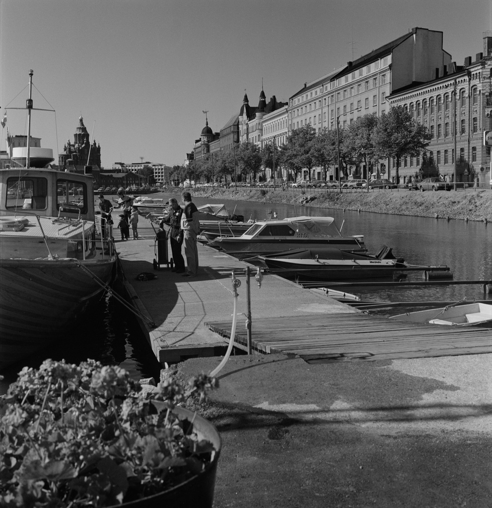 Pohjoissatama, Halkolaituri. Taustalla Pohjoisranta 18, 16, 14, 12 ja 10.