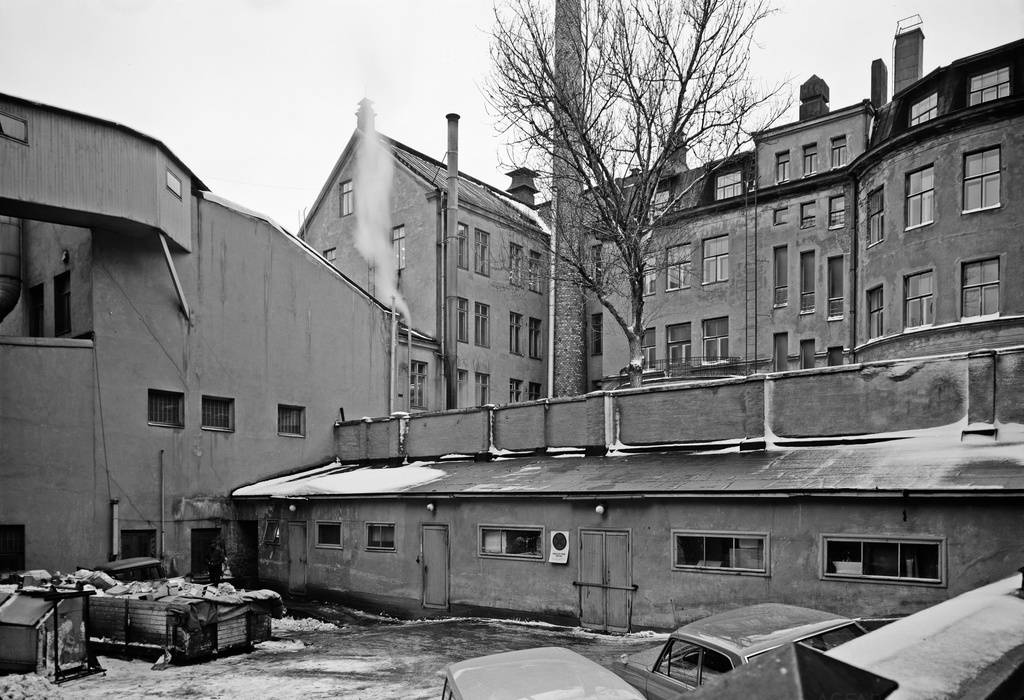 Kluuvikatu 5, piha.; negatiivi vedos, filmi paperi, mv