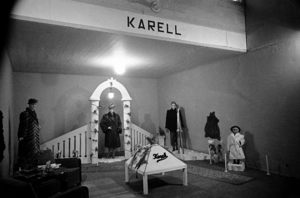 Messuhalli (=Töölön kisahalli), Turkismessut 16.-18.12.1945. Karellin osasto.