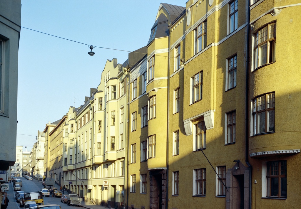 Vironkatu 12, 10 ja 8.