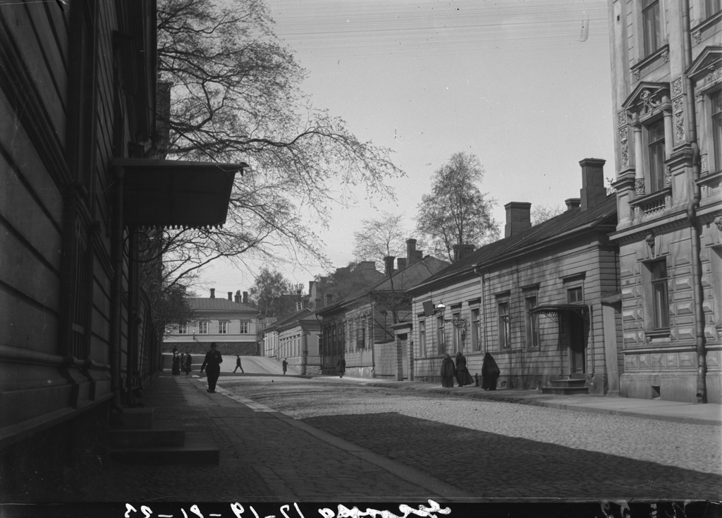 Yrjönkatu 17, 19, 21, 23.