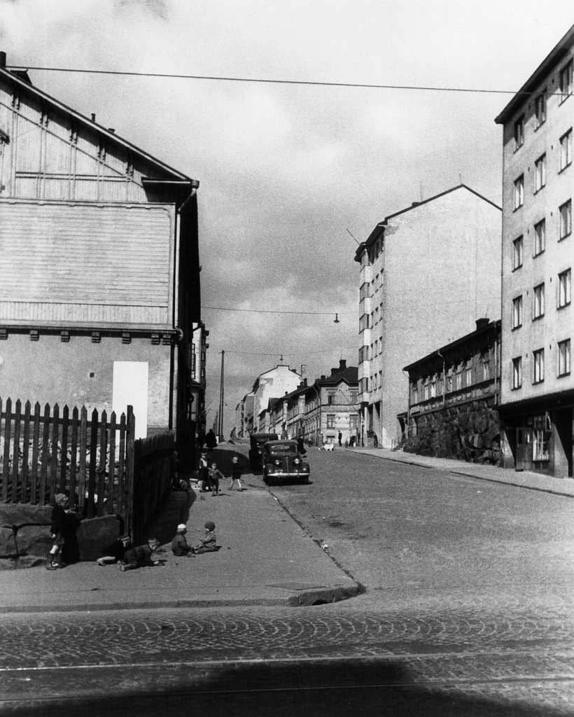 Kolmas linja 11, 13, 15.