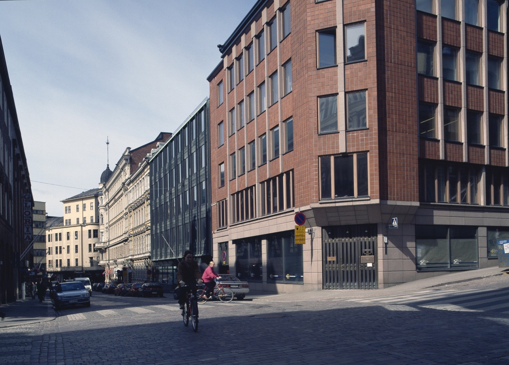 Pieni Roobertinkatu 7, 9, 11, 13.