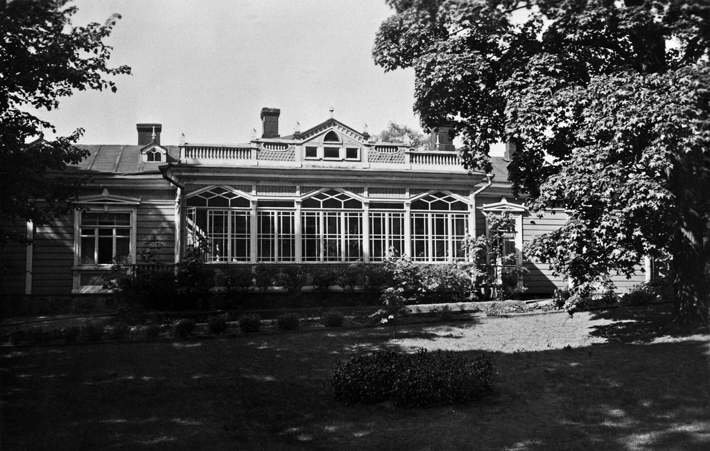 Humalisto 2 (= Mannerheimintie 80).