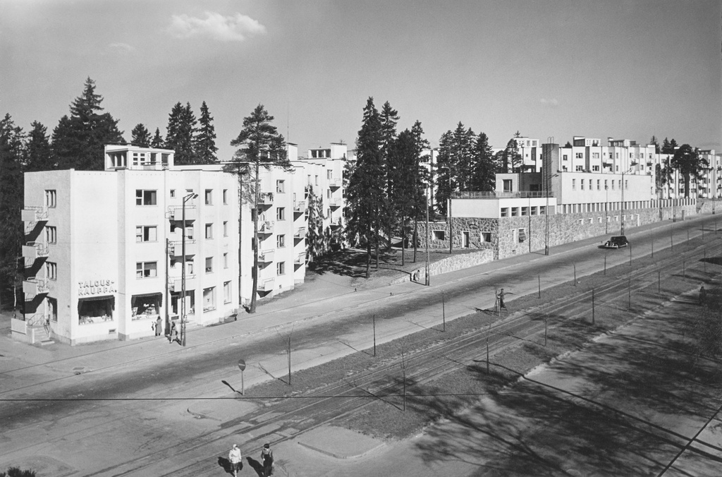 Käpylä, Mäkelänkatu 86,  käärmetalo, arkkitehti Yrjö Lindegren 1951.