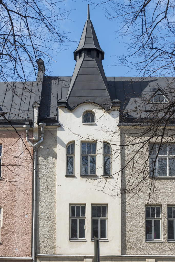 Kapteeninkatu 18. Elia Heikelin ja Richard Willmanin suunnittelema rakennus vuodelta 1904. Yksityiskohta - torni.