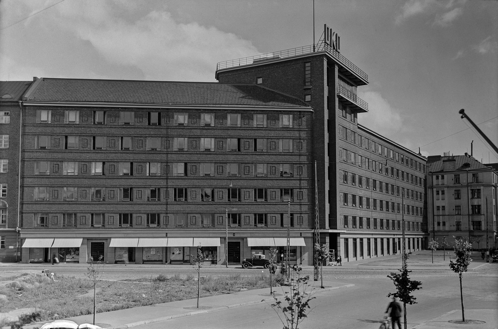 Runeberginkatu 23. - Arkadiankatu 23. Osuuspankkien Keskuspankki Oy:n (OKO) talo.
