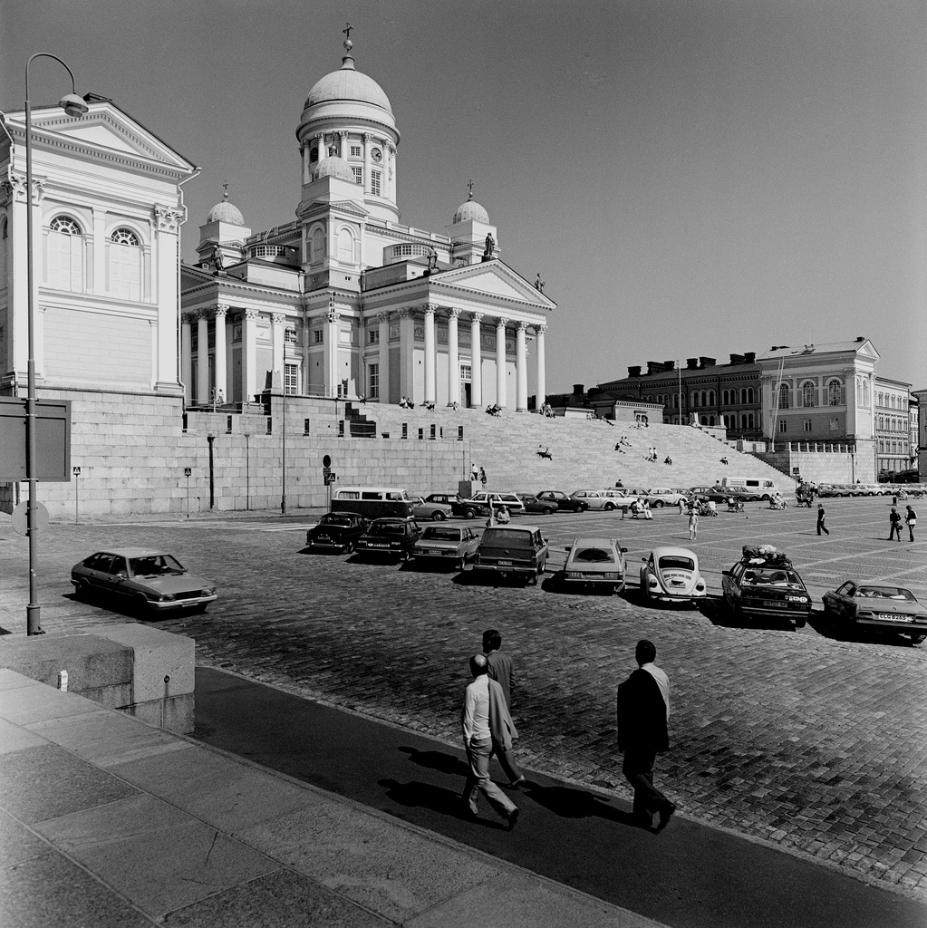 Tuomiokirkko ja Senaatintori.