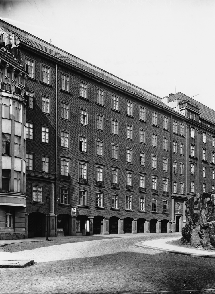 Temppelikatu 4.  Arkkitehti Elias Paalasen piirustukset vuosilta 1925-27( vrt. XXII-513 -1-22, d. 3929 -55 -1-22).