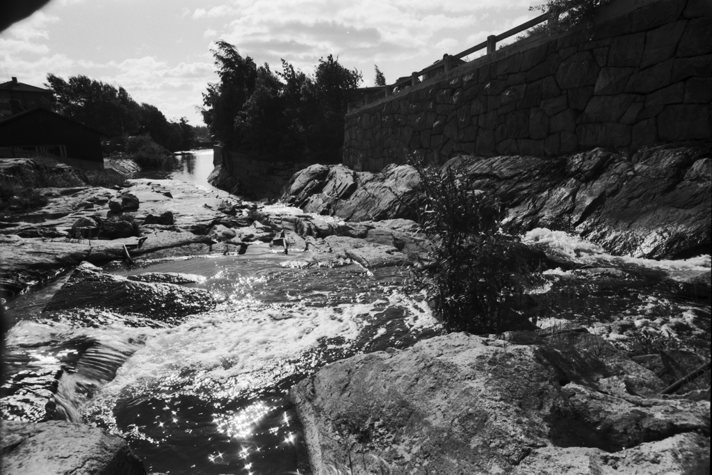 Vanhankaupunginkoski. Vanhankaupunginkosken itäinen haara.