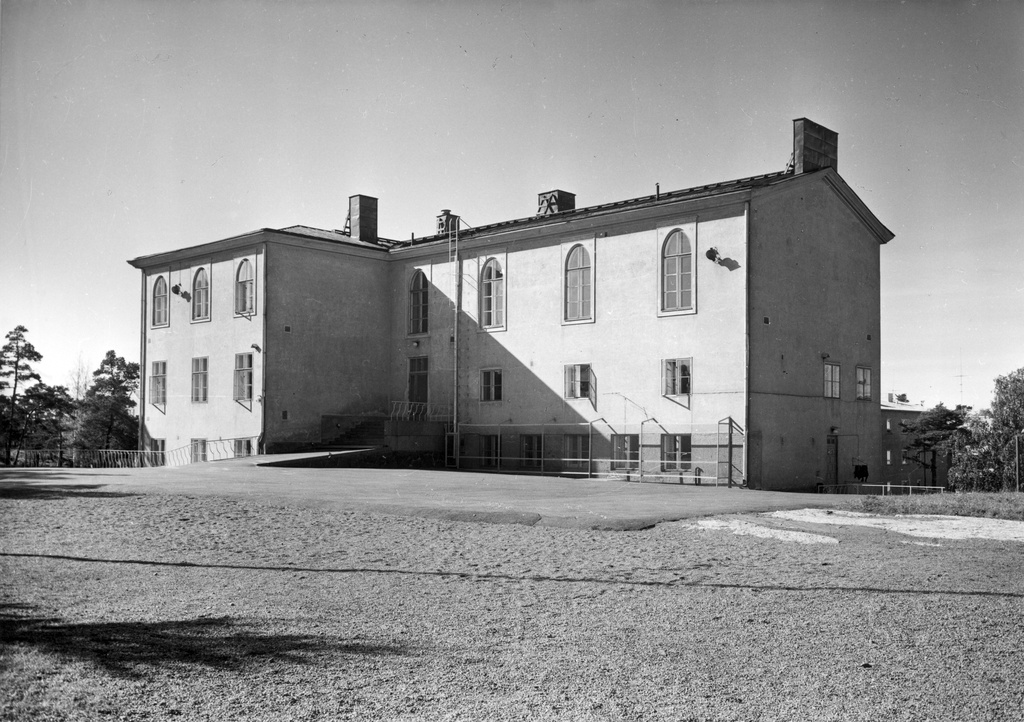 Haagan kansakoulu. Steniuksentie 14.