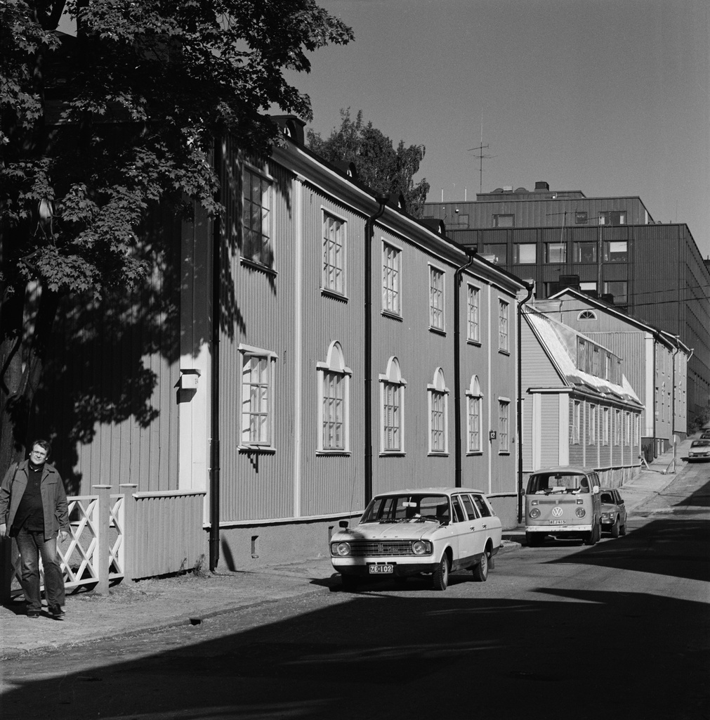 Puu-Vallila. Vanajantie 8, 10, 12.