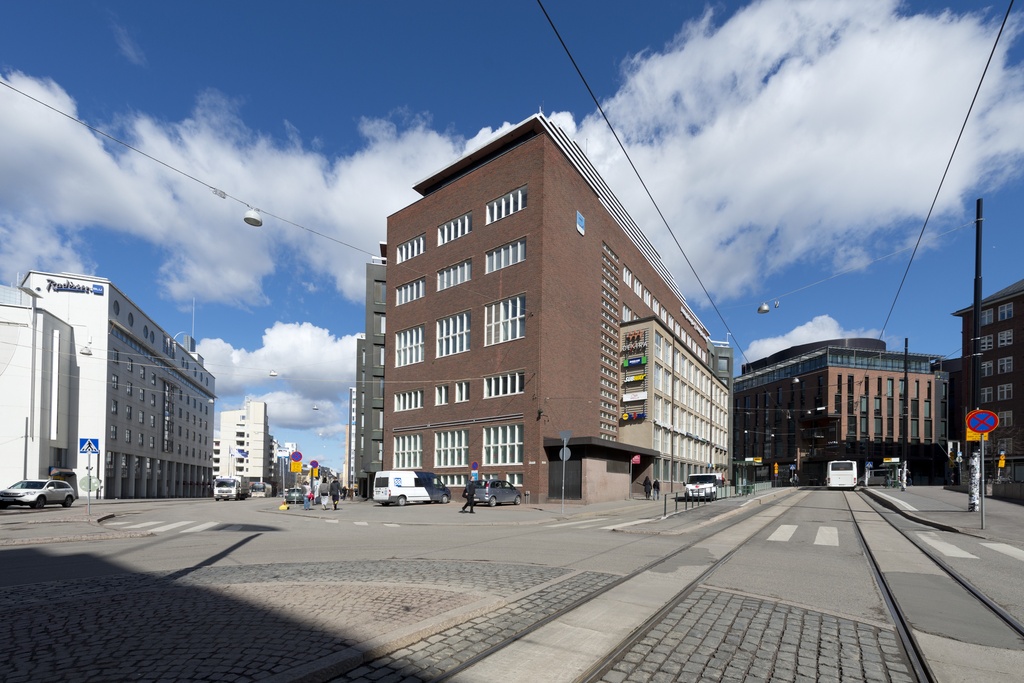 Kampin sähköasema, Malminrinne 6. Arkkitehti Gunnar Taucher, 1939. Vasemmalla Runeberginkatu 2. Taustalla oikealla Fredrikinkatu 63a. City-inventointi.