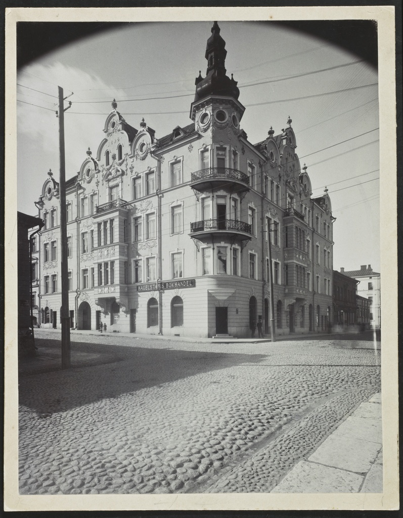 Vladimirinkatu (= Kalevankatu) 15 - Annankatu 24. Arkkitehdit Grahn, Hedman, Wasastjerna, valmistunut 1898.