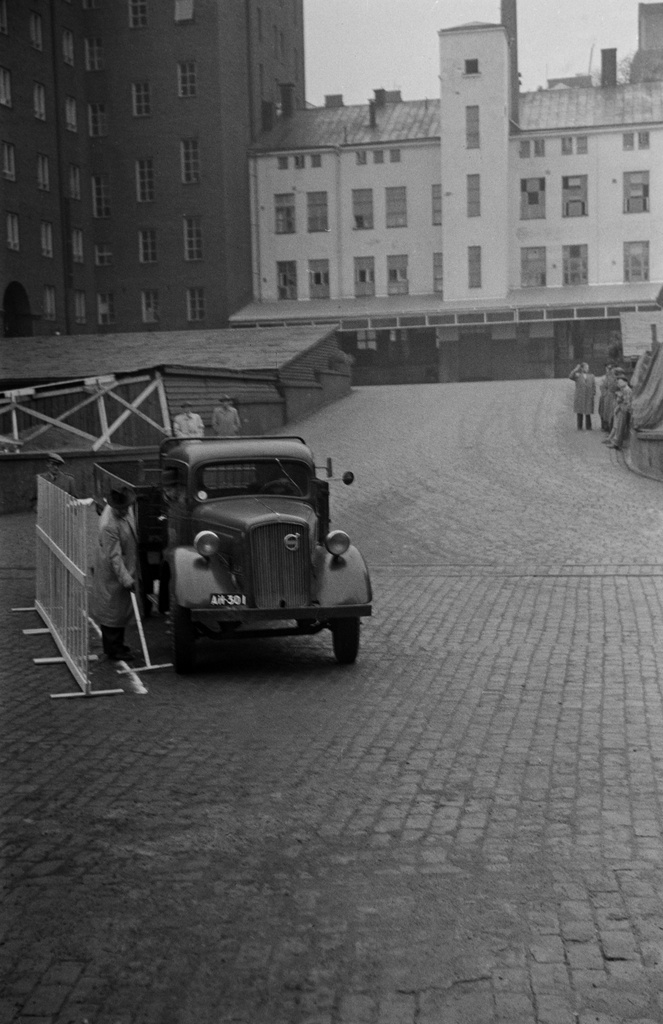 Elannon tehdaskorttelin sisäpiha. Kaikukatu 2. - Hämeentie 11 - 13.