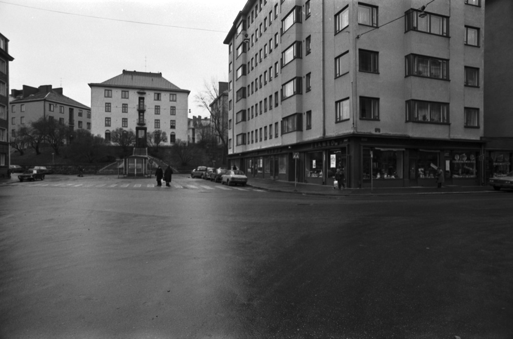 Franzéninaukio. Näkymä Franzéninkadun suunnalta Fleminginkadun kulmasta Agricolankujalle päin. Taustalla Franzéninkatu 20, oikealla Franzéninkatu 22.