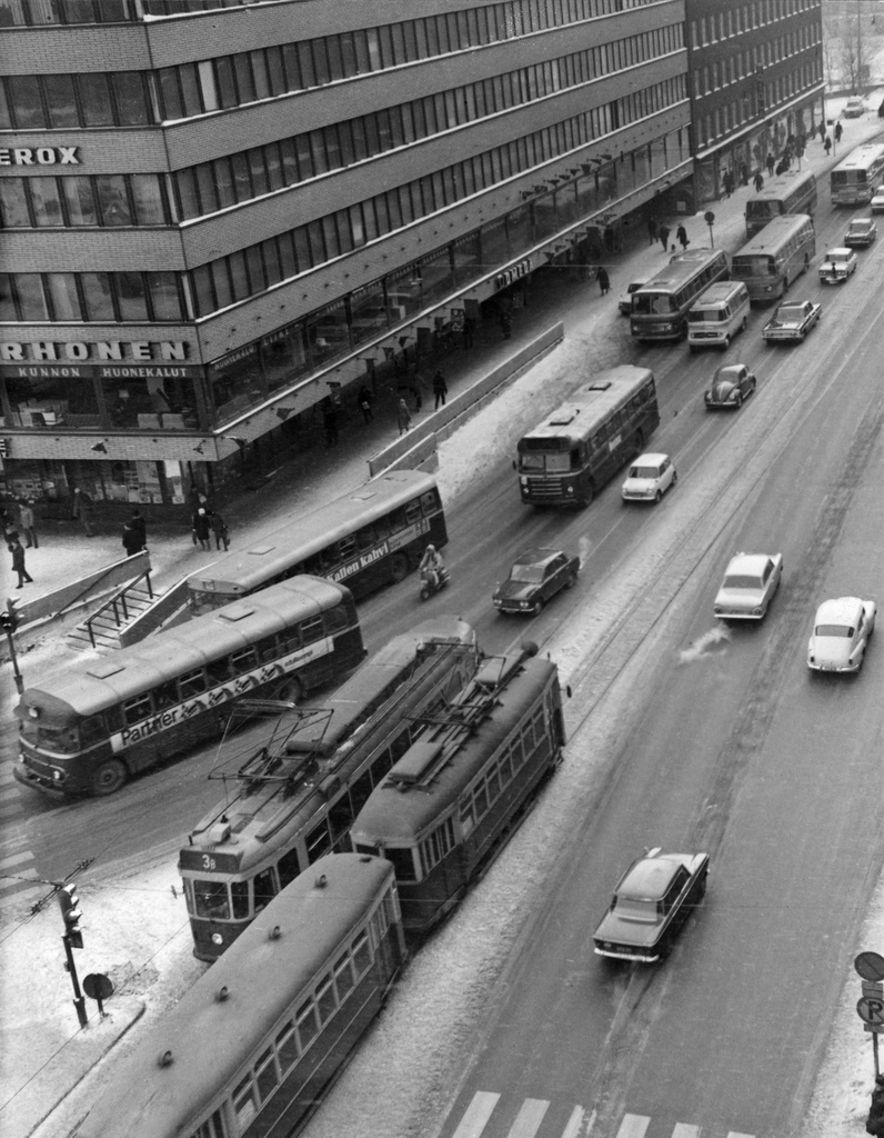 Hakaniemi, liikennettä Siltasaarenkadulla.