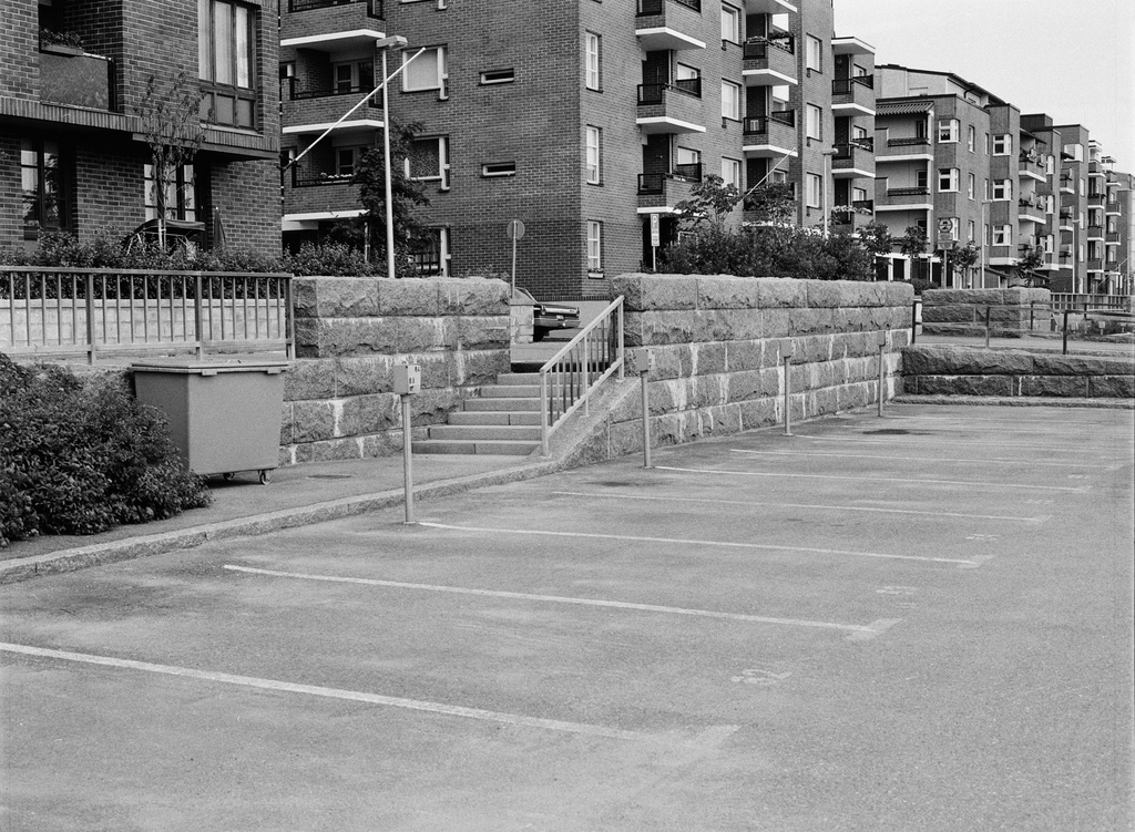 Amiraalinkatu 2, 1.  Matruusinkatu 2.  Kuvattuna Katajanokanrannan puolelta.
