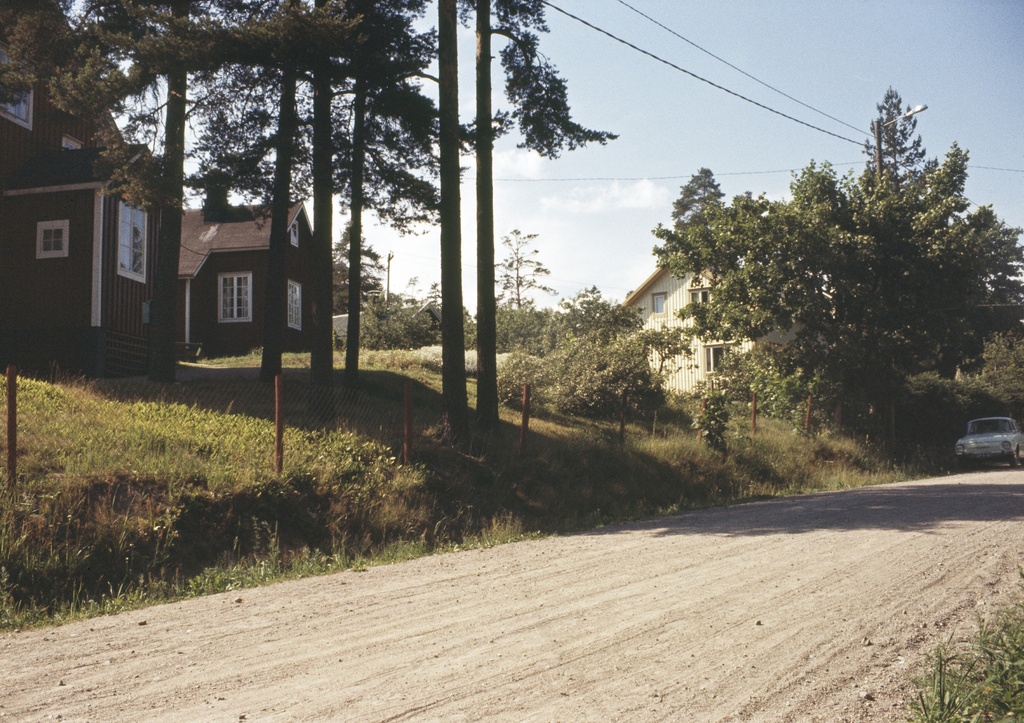 Kolkkapojantie 14, 16,  Pitäjänmäki.