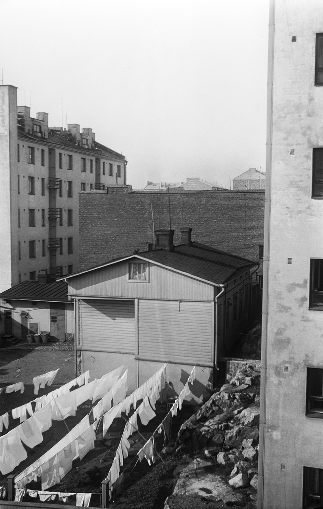 Näkymä pastori Hannes Mustakallion ikkunasta Suonionkadulle.