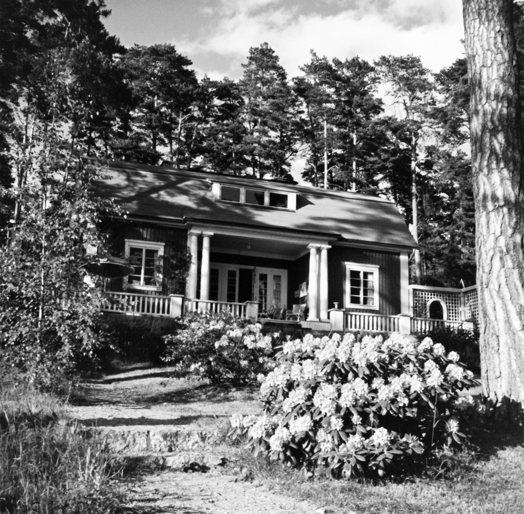 Vuosaari, Kallvik. Villa Sandbacka, merenpuoleinen julkisivu.