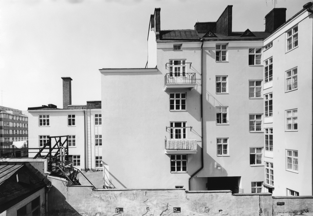 Kalevankatu 38:n pihasiipi nähtynä Kalevankatu 36:sta.