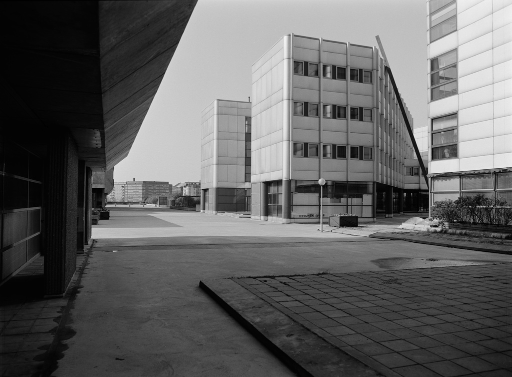 Haapaniemenkatu 7.  Helsingin verotoimisto.