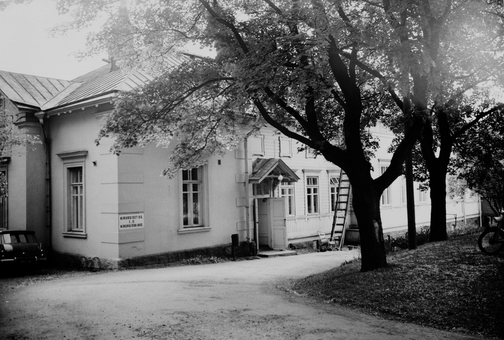Marian sairaala. Lapinlahdenkatu 16. Kirurgiset osastot I ja II, ulkokuva.