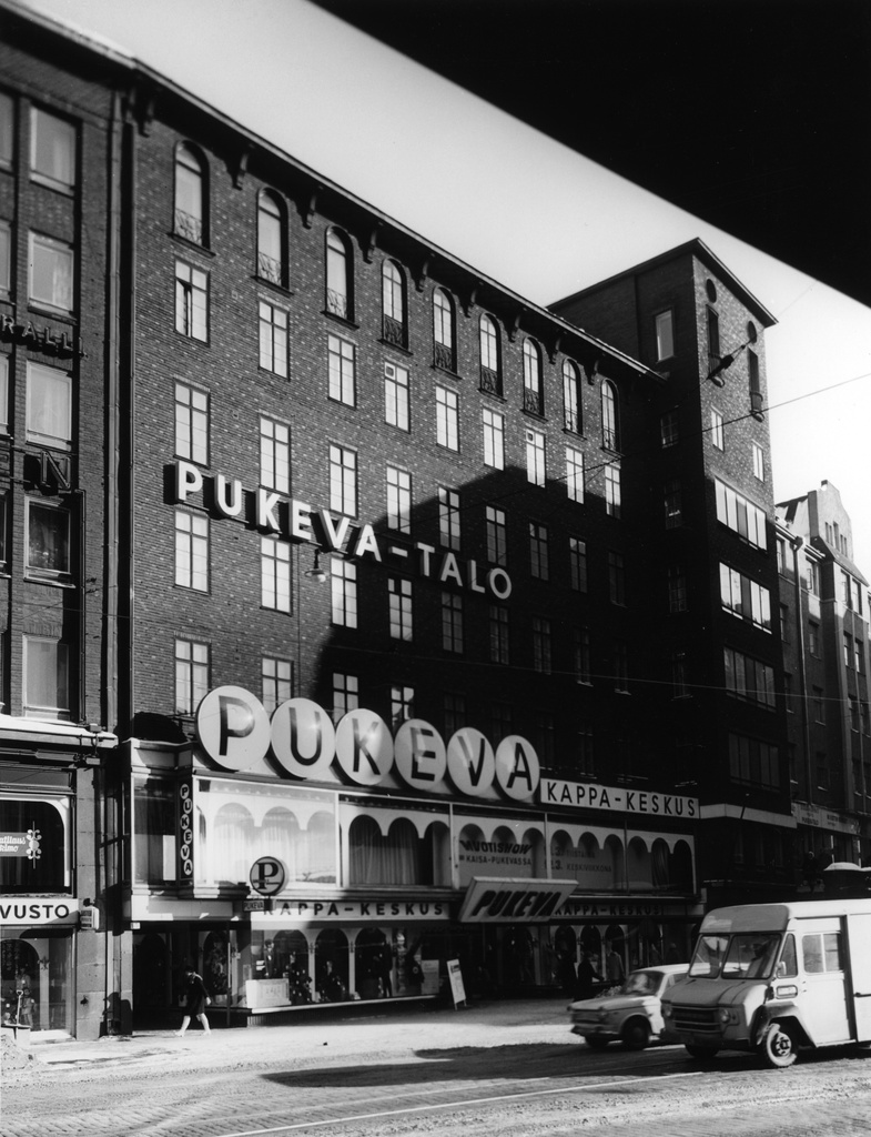 Pukeva. Kaisaniemenkatu 5. Arkkitehti Martti Välikangas, 1928. Talo purettu 1970.
