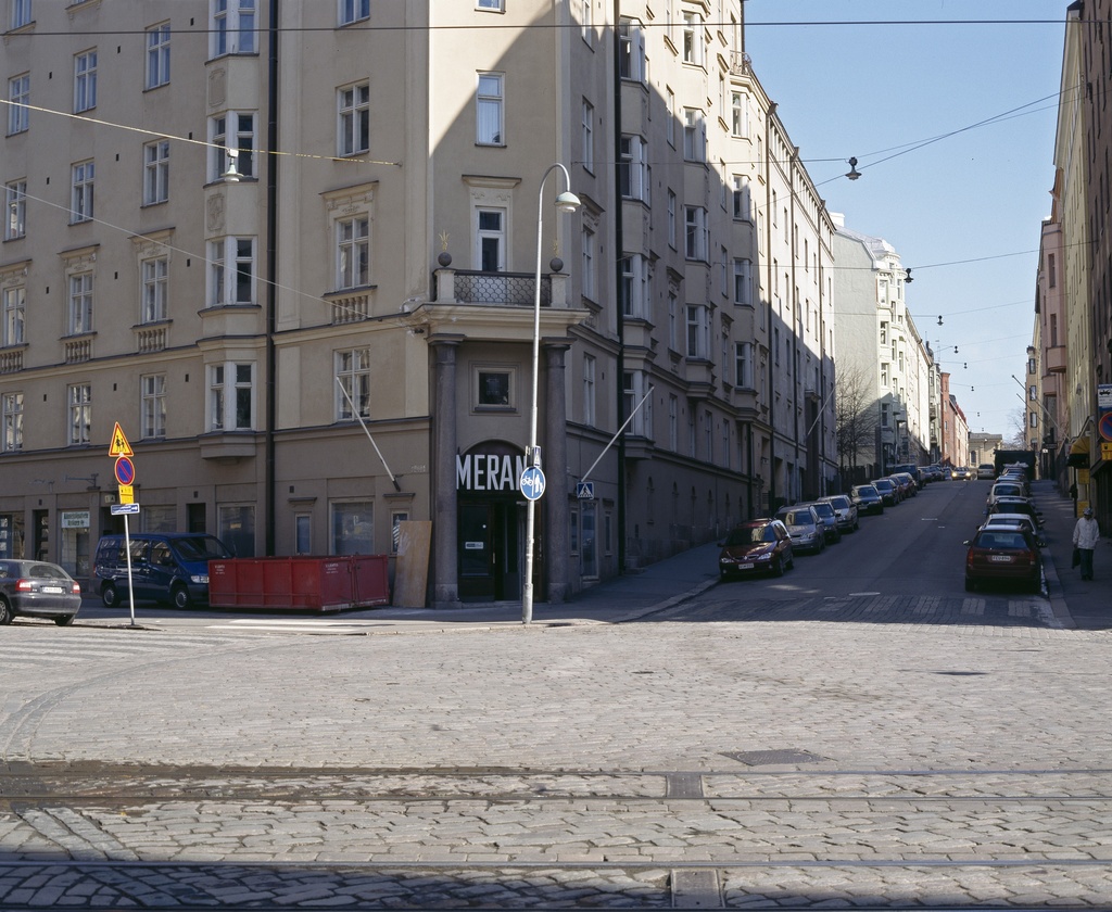 Tarkk'ampujankatu 17. - Laivurinkatu 10. Ns. Viiskulma.