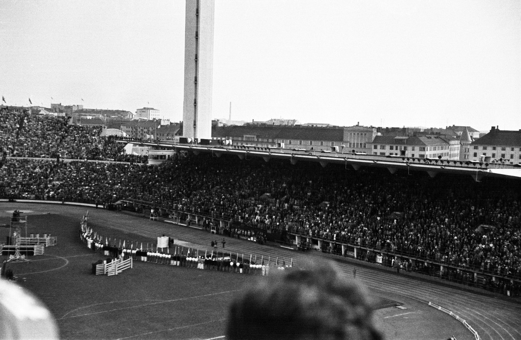 Helsingin olympiakisat 1952, kisojen päätöstilaisuus Olympiastadionilla.