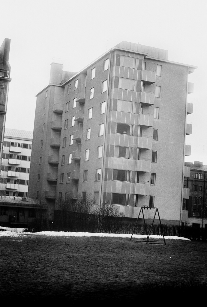 Porthaninkatu 13 (Haapaniemenkuja, nyk. Ässänrinne 10) kuvattuna idästä. Rakennusvuosi 1960.