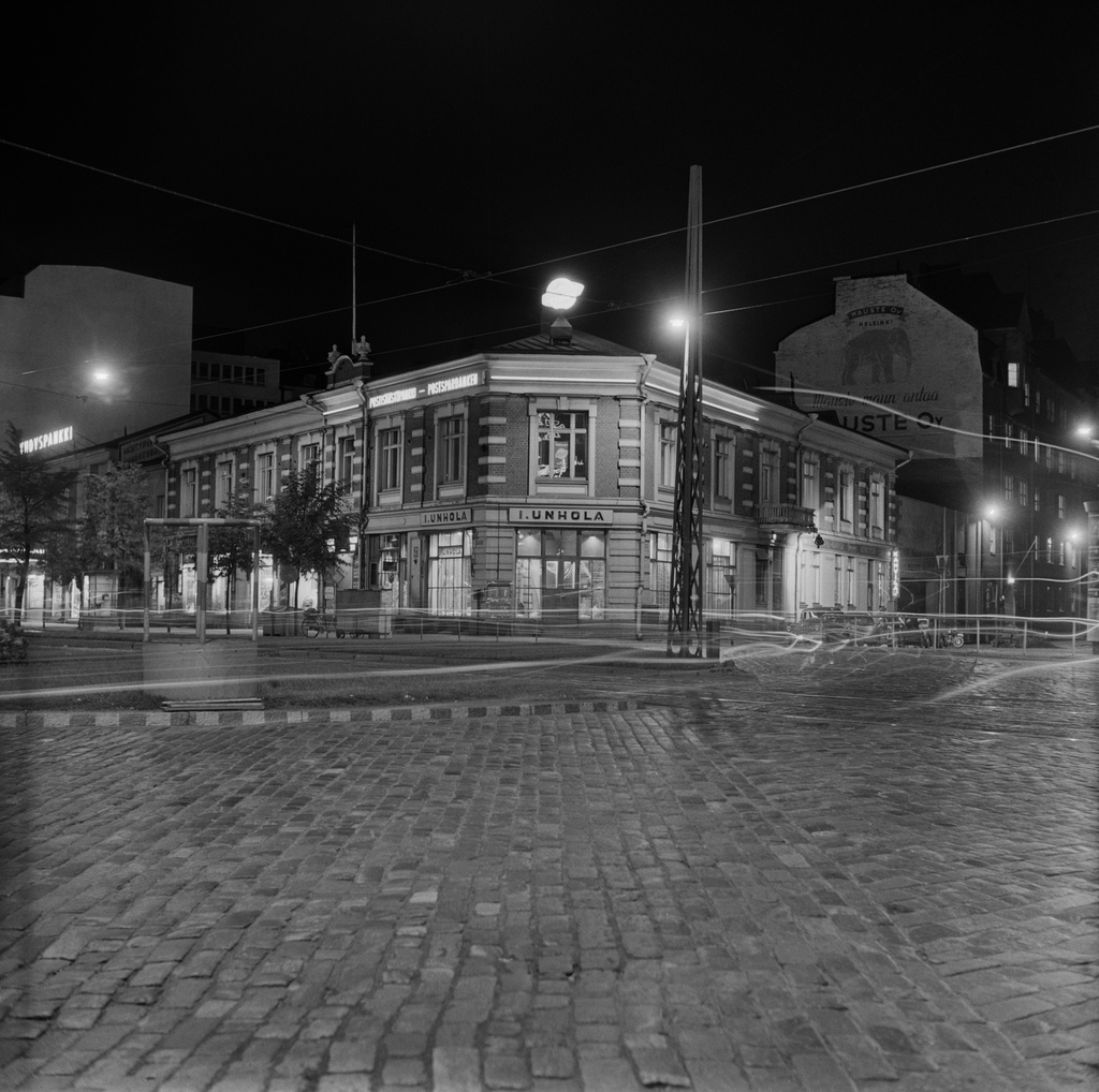 I. Unhola, Postisäästöpankki Hakaniemessä. Helsingin Työväen Säästöpankki. Ns. Parkkisen kulma.