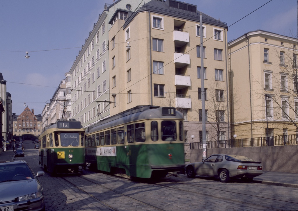 Snellmaninkatu 23, 25, 27, 29. Taustalla Siltavuorenpenger 20:n päätykolmio.