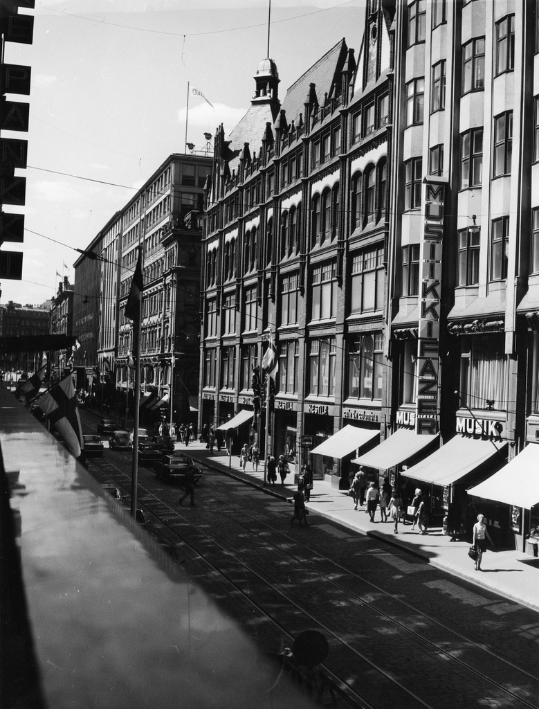 Aleksanterinkatu 13, 15, 17. Etualan Aleksanterinkatu 13 on ns