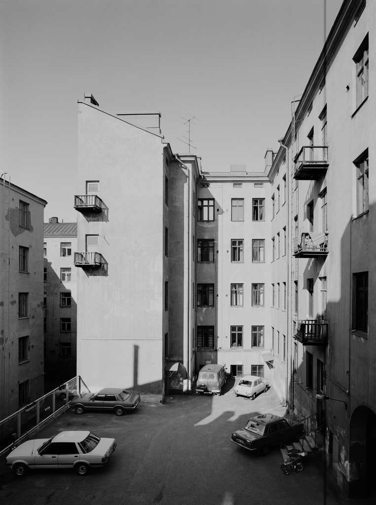 Kalevankatu 19, pihan puolelta.