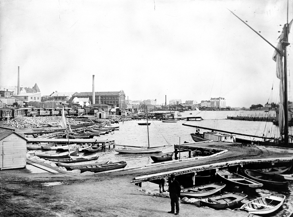 Ruoholahdenrantaa. Keskellä Ruoholahdenranta 1.