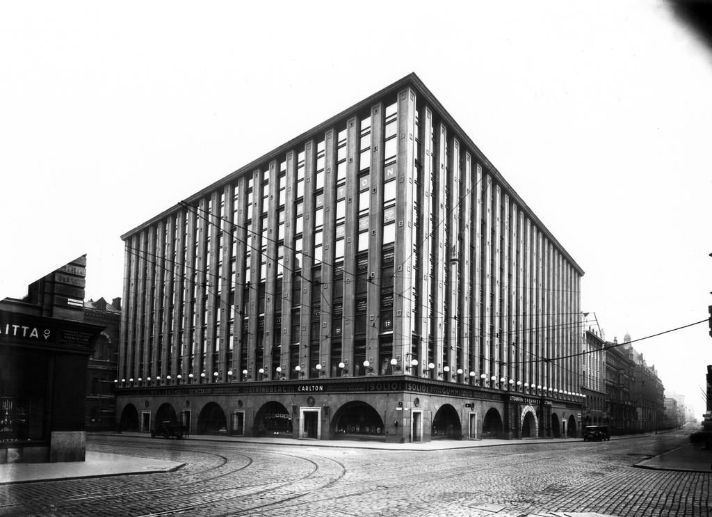 Keskuskatu 5 - Aleksanterinkatu 17. Arkk. P. Blomstedt, 1929. Liittopankin talo.