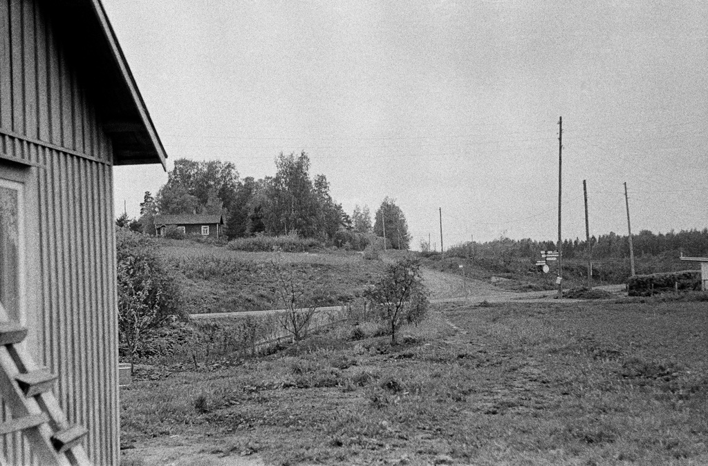 Väinö Kanniston huvila, Vantaa. Näkymä pihasta.