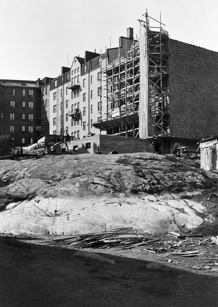 Talonrakennustyömaa, rakenteilla Apollonkatu 9. Vas. Apollonkatu 7.