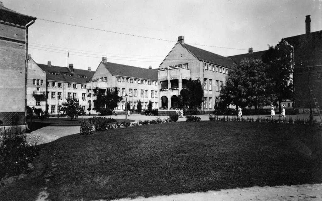 Marian sairaala, pihamaa.