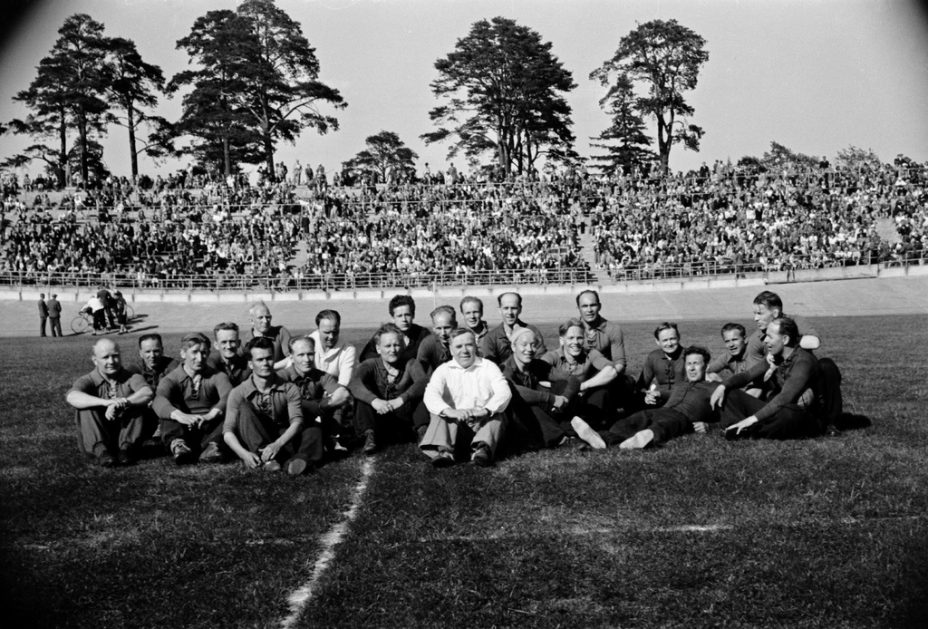 Velodrom, Helsingin pyöräilystadion, Suomen Työväen Urheiluliiton (TUL) tilaisuus, urheilujoukkue.