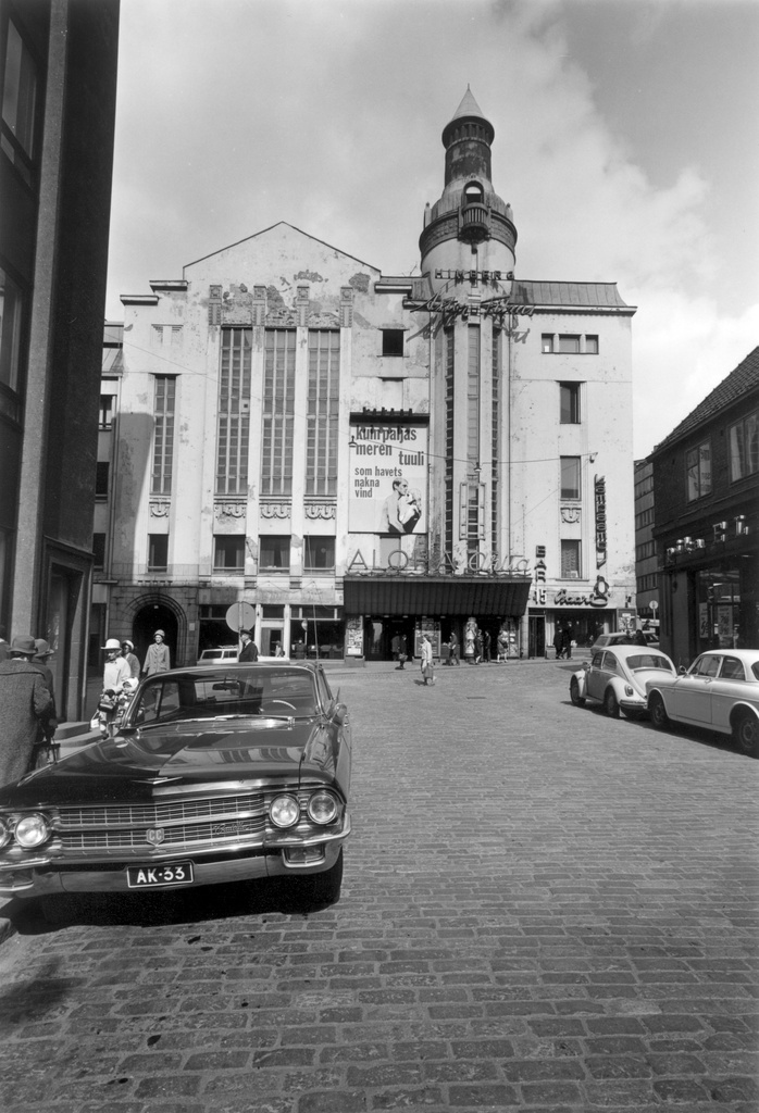 Hallituskatu 15 (=Yliopistonkatu 5), Heimolan talo, Kluuvikadulta kuvattuna. Rak. 1910, purettu 1969.