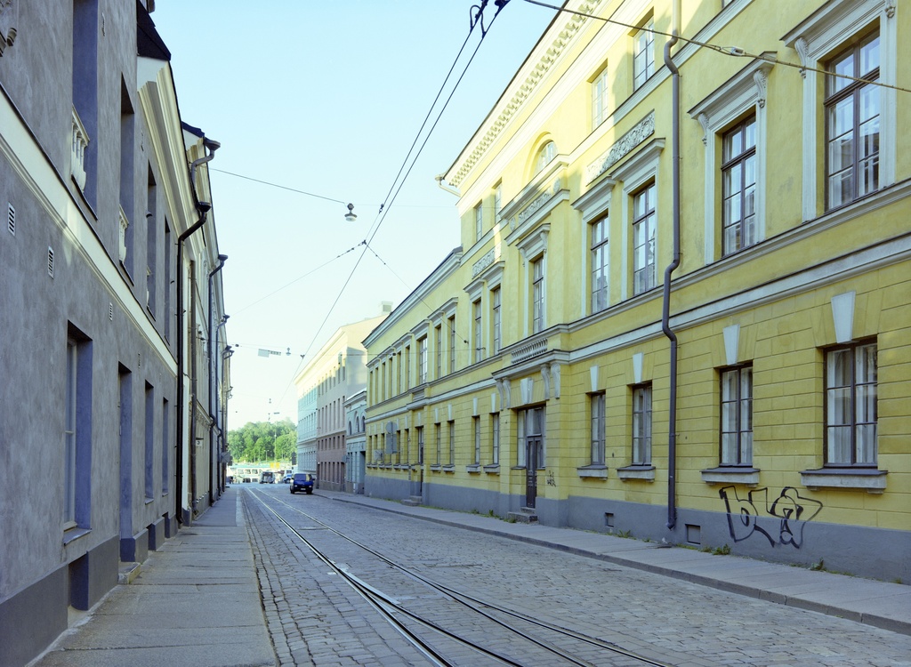 Katariinankatu 3, 1 (vas) ja 4 (oik)