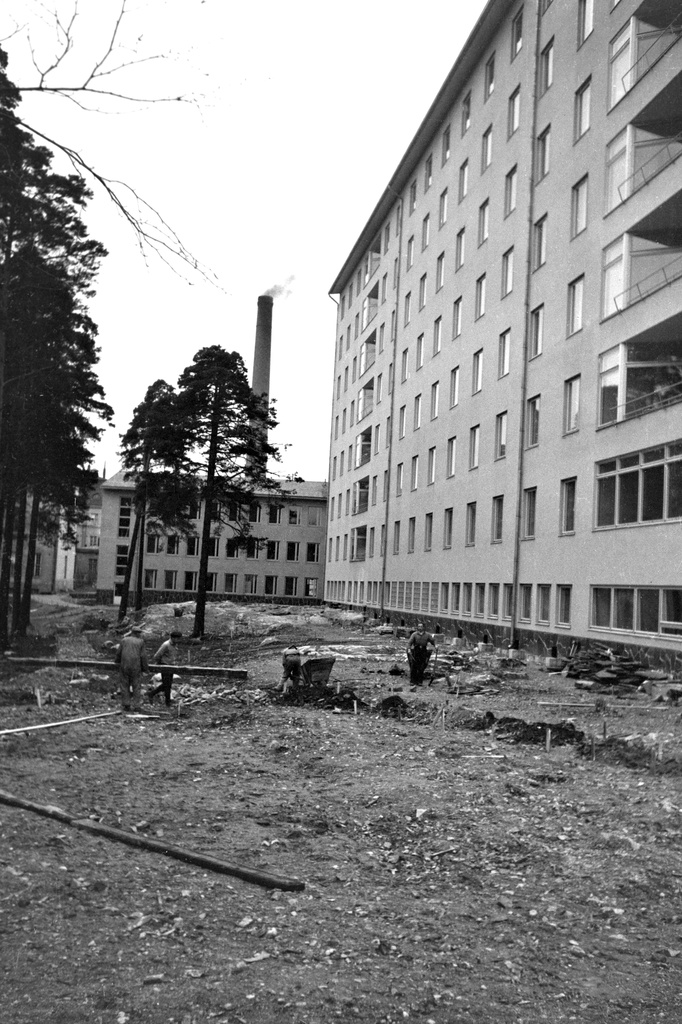 Haartmaninkatu 4 c, korva-silmäklinikka, nykyinen silmätautien klinikka pihan puolelta.