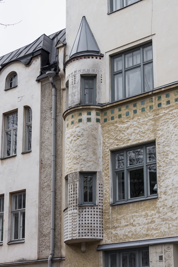 Kapteeninkatu 20-22 - Tehtaankatu 24. Usko Nyströmin suunnittelema rakennus "Mielikki" vuodelta 1906. Yksityiskohta - erkkeri.